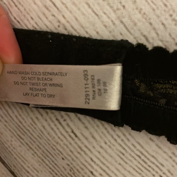 EUC Vintage Victoria’s Secret bra - size 38D​​ - Picture 7 of 7